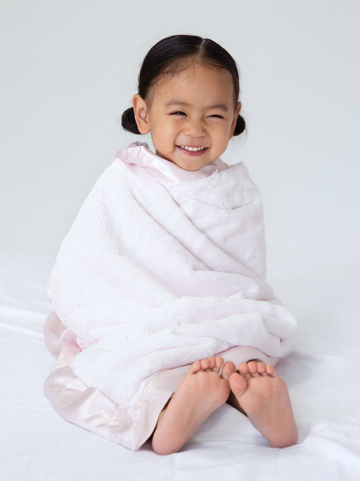 Luxe™ Baby Blanket | Pink Little GiraffeTAYLOR + MAX