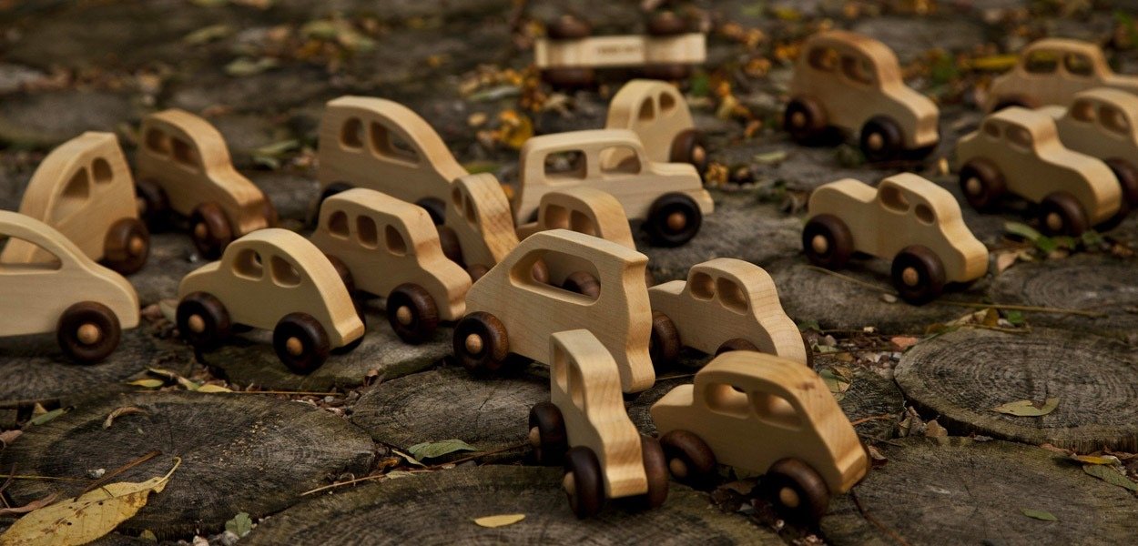 Eco-friendly and sustainable toys inspired by nature. Nostalgia that kids will enjoy for hours.