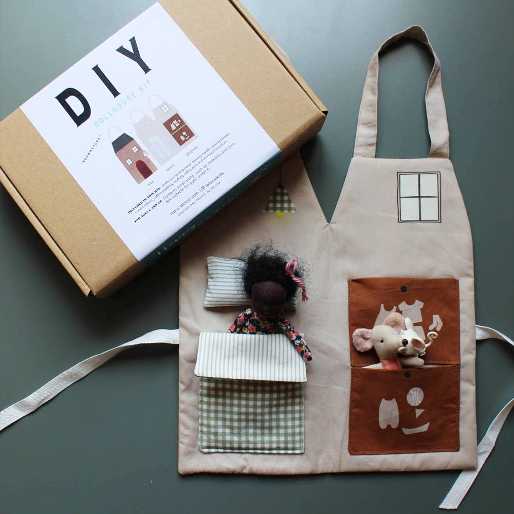 DIY Travel Dollhouse Kit | Gingham DIYIa LovieTAYLOR + MAX