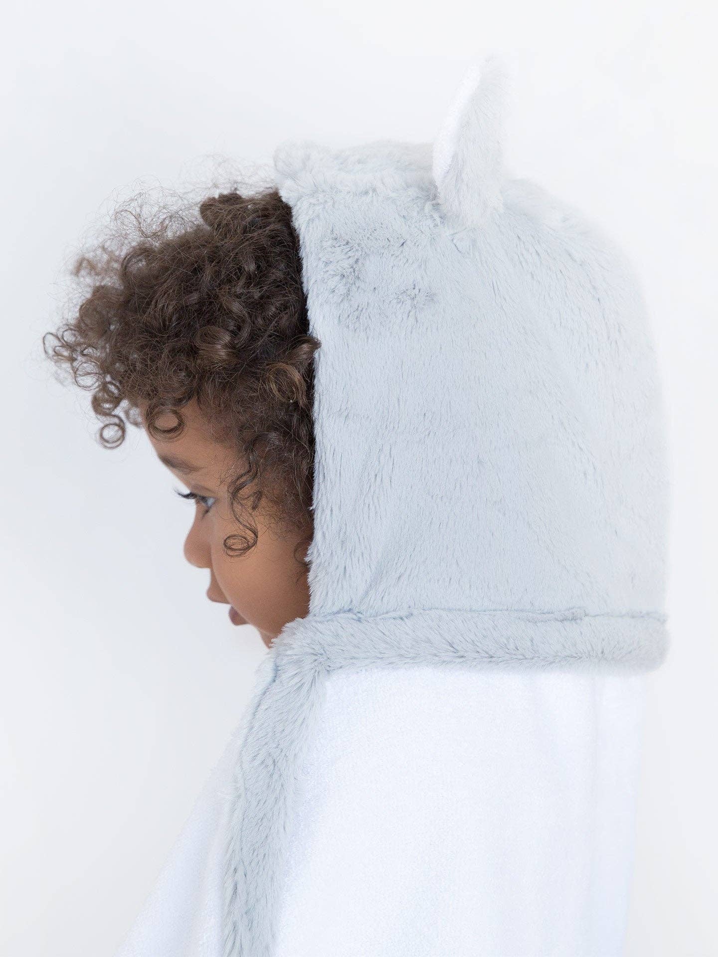 Luxe™ Baby Towel: Blue - TAYLOR + MAXLittle Giraffe