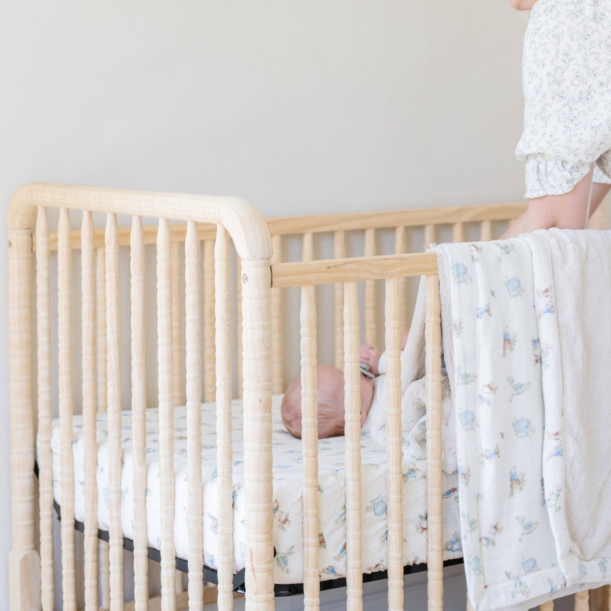 PETER RABBIT™ COTTON MUSLIN CRIB SHEETS: Girl SaranoniTAYLOR + MAX